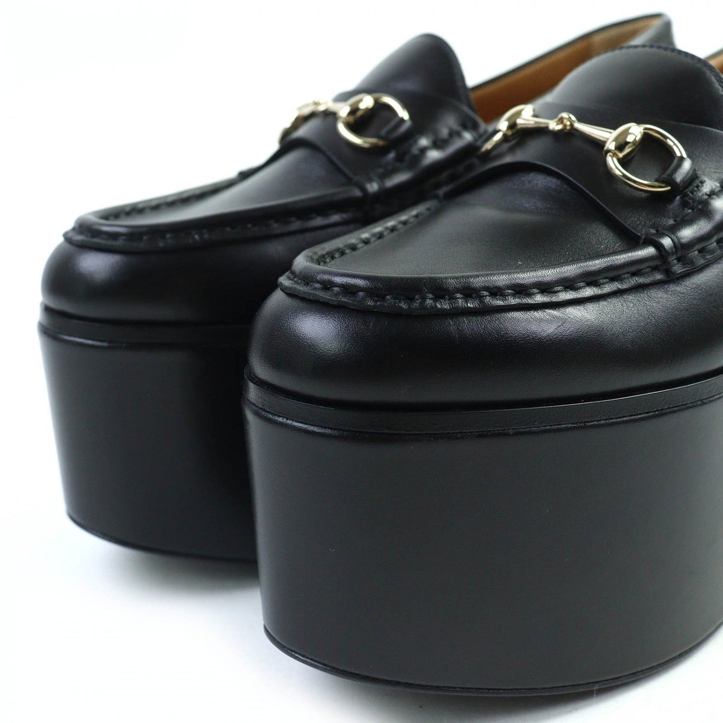 GUCCI Loafers
Designer / Year: Alessandro Michele – 2022 Collection 100% Authentic Pre-Owned S Rank Like✨New✨