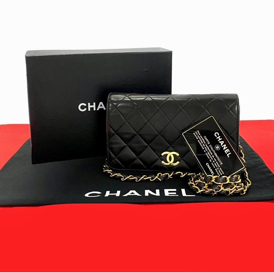 CHANEL – Shoulder Bag – – Karl Lagerfeld – 1996–1997 – 100% Authentic Pre-Owned
Item No.