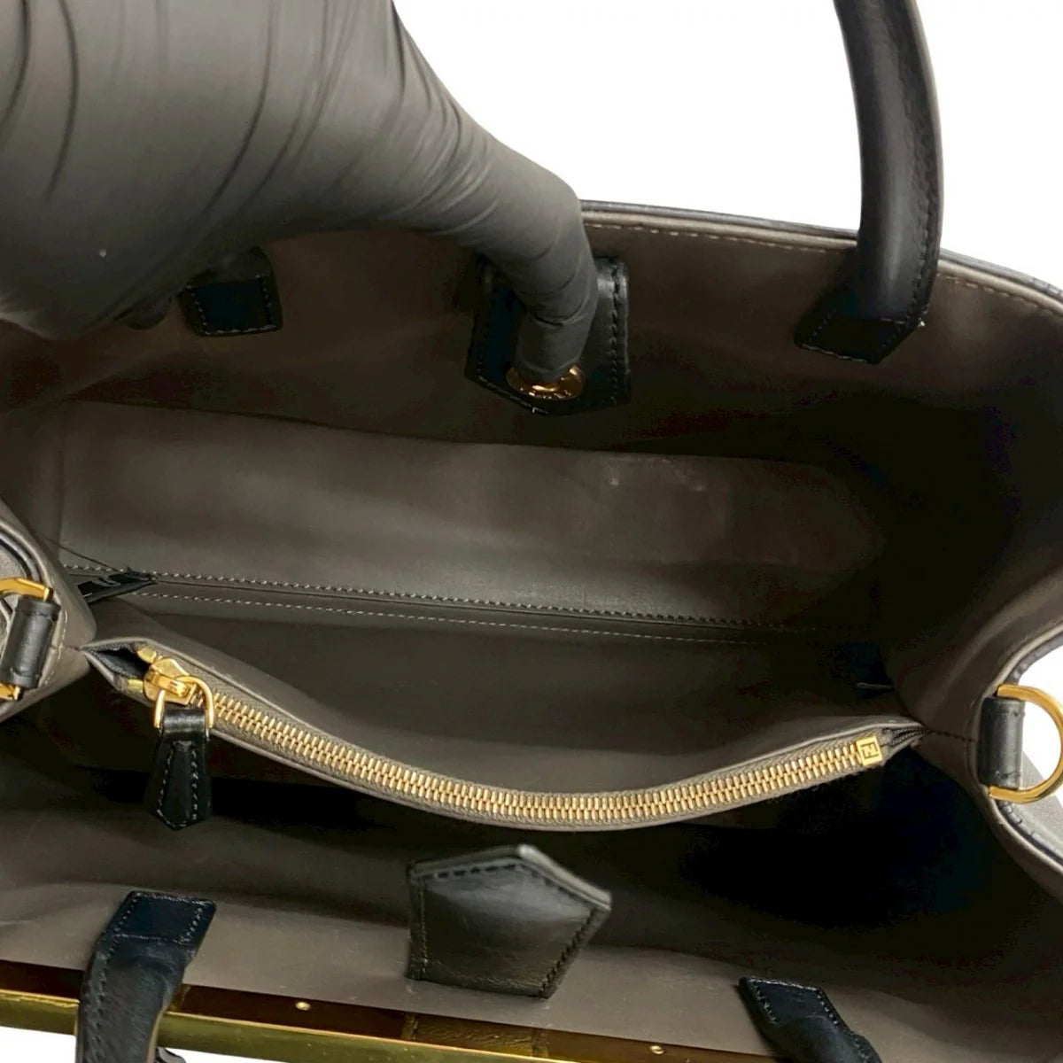 FENDI – Shoulder Bag – Petite to Jules – Silvia Venturini Fendi – 2010s – 100% Authentic Very Good ✨Pre-Owned