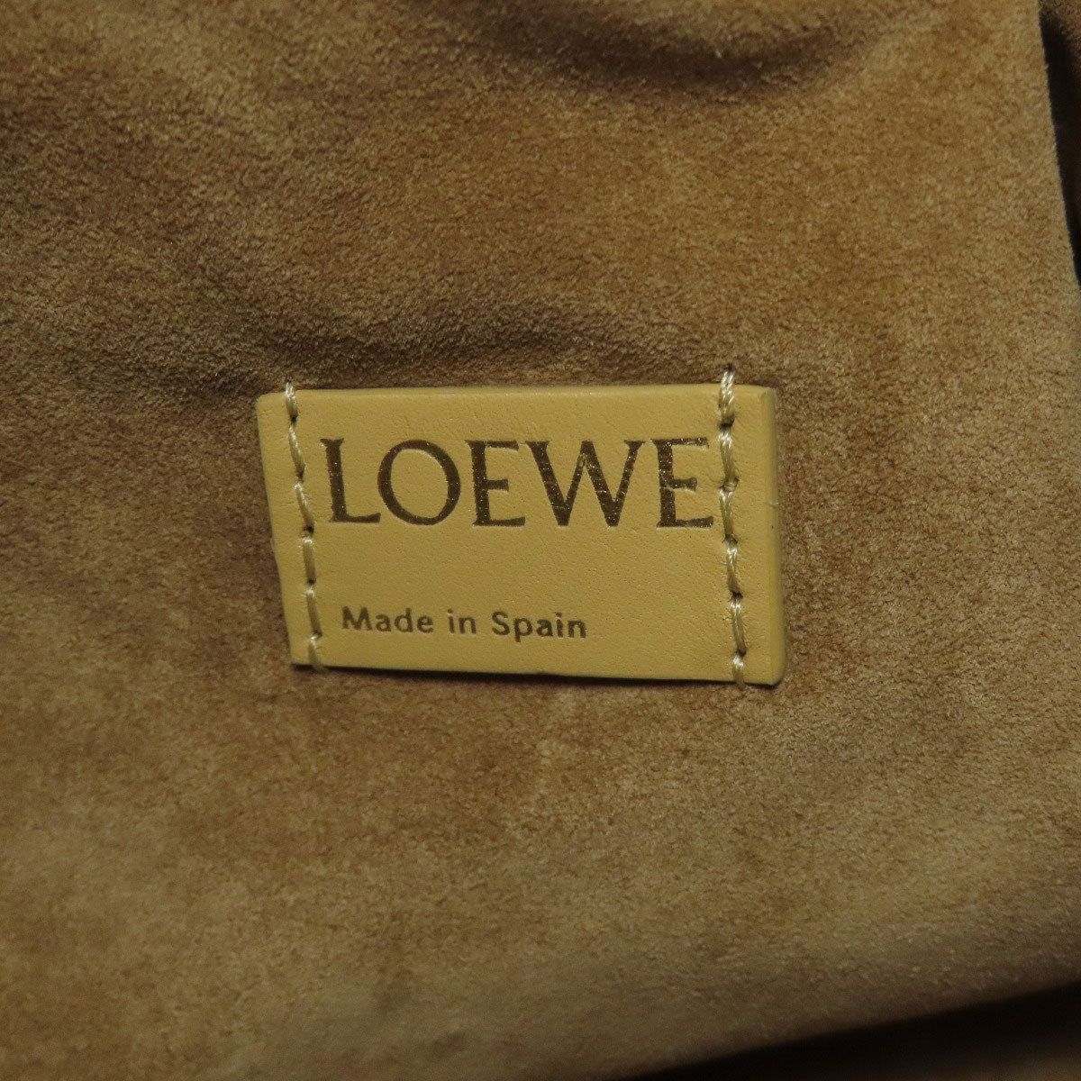 LOEWE Barcelona (Medium) in calfskin 2WAY – Calfskin Butter Yellow Excellent Pre-Owned Condition ✨Excellent Pre-Owned Condition 100% Authentic