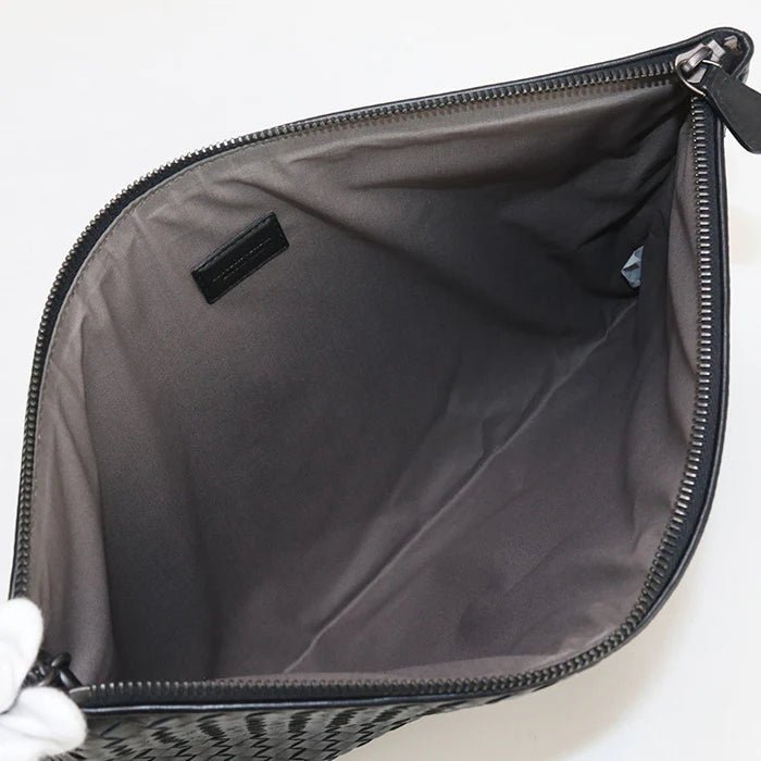 BOTTEGA VENETA – INTRECCIATO Clutch Bag – Black Leather – Tomas Maier – Circa 2016 – 100% Authentic Pre - Owned - LLUXE.CA