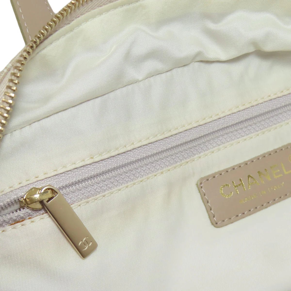 CHANEL ā New Travel Line Handbag ā Beige Nylon Jacquard ā Karl Lagerfeld ā 1999 ā 100% Authentic Pre - Owned - LLUXE.CA