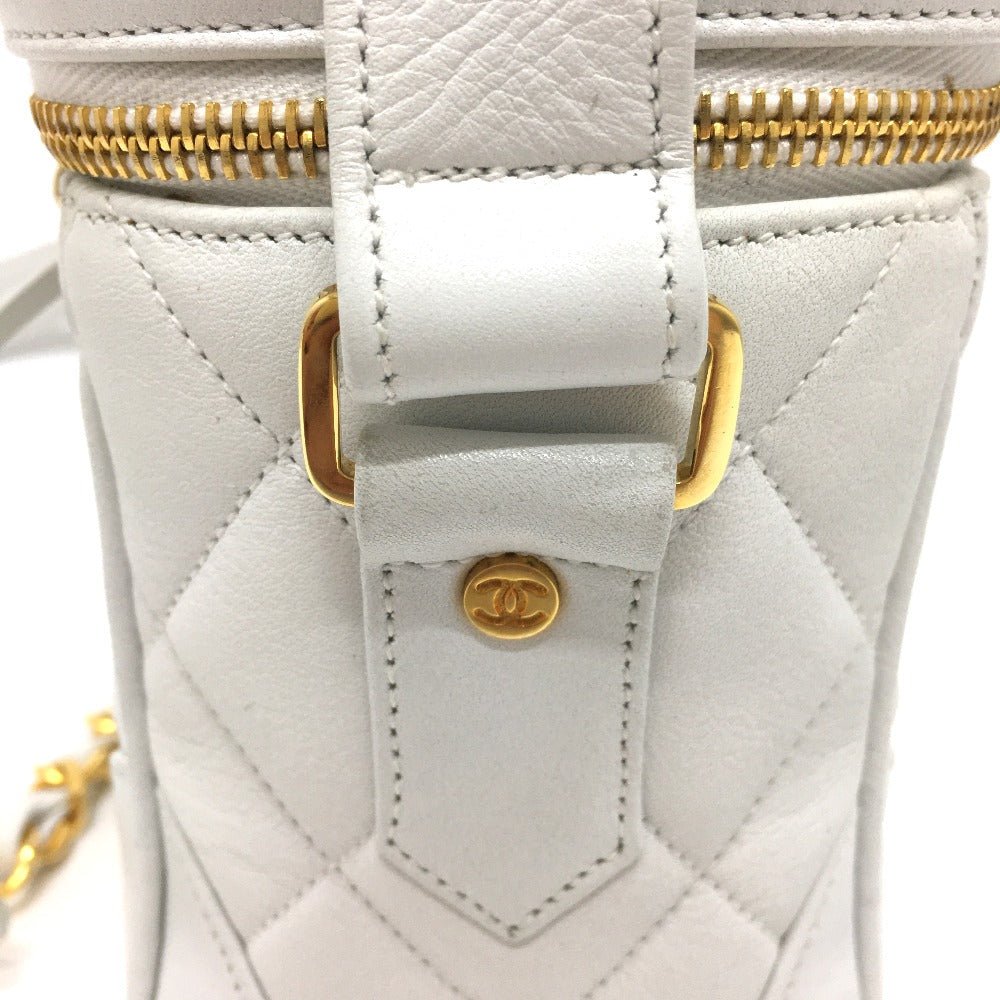 Chanel Vintage Matelassé CC COCO Mark Shoulder Bag in White Lambskin with Gold - Tone Hardware – Circa 1980s, Made in Italy – Pre - Owned, 100% Authentic (Genuine) Item No.: 3823 - 20964 - 13 - LLUXE.CA