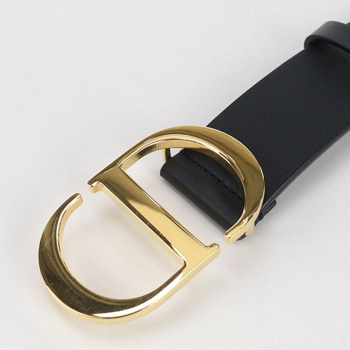 CHRISTIAN DIOR – Leather Belt with Gold CD Buckle – No. usdcd94248011 – Maria Grazia Chiuri – 2020s – 100% Authentic Pre - Owned The total length of the belt is approximately 35.8 inches, which typically corresponds to a US size 28–30 in women’s belt size - LLUXE.CA