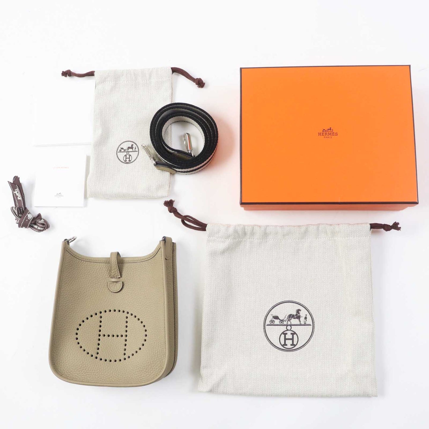 HERMÈS 00020777 Evelyne TPM Taurillon Clémence Leather – Pre - Owned, 100% Authentic Alpha (2020) – The Evelyne TPM’s compact, hands - free design is in high demand, aligning with today’s mini bag trend. Despite being pre - owned, it retains strong value - LLUXE.CA
