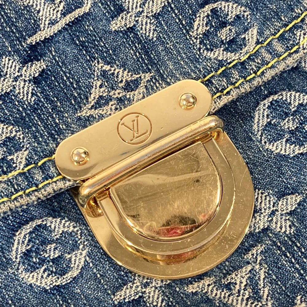 Louis Vuitton Denim Flat Shopper | 1007 - 23644 - 20 MM Blue | Circa 2005 | Made in France - LLUXE.CA