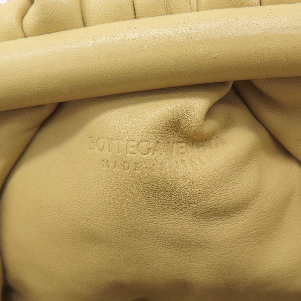 Bottega Veneta –Gamaguchi Frame Shoulder Bag – Beige Calfskin