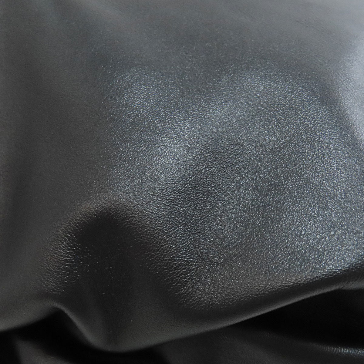 Bottega Veneta Vintage Drawstring Bag Calfskin Black | Tomas Maier Era circa 2015 | 100% Authentic Pre-Owned ✨gentle signs of wear