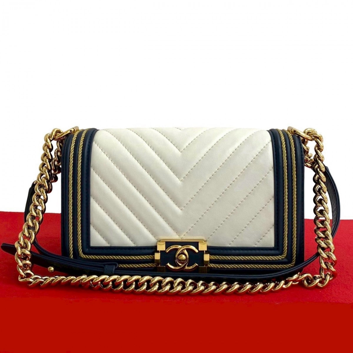 CHANEL Boy Bag – White Lambskin with COCO Mark – Karl Lagerfeld Collection, 2019 – 100% Authentic ✨Very Good Pre-Owned Condition