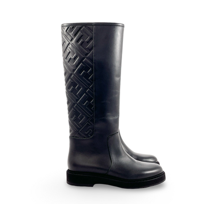 FENDI – Long Boots Zucca Embossed FF Motif – 2021 – 100% Authentic ✨Excellent Pre-Owned with light use Condition