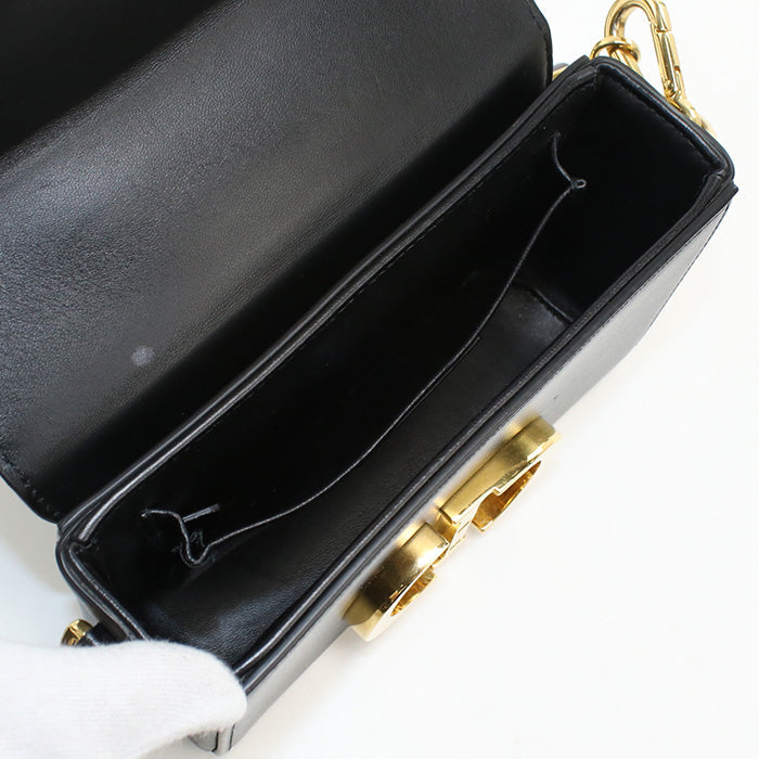 Christian Dior 30 Montaigne Box Bag
Calfskin with Gold Hardware