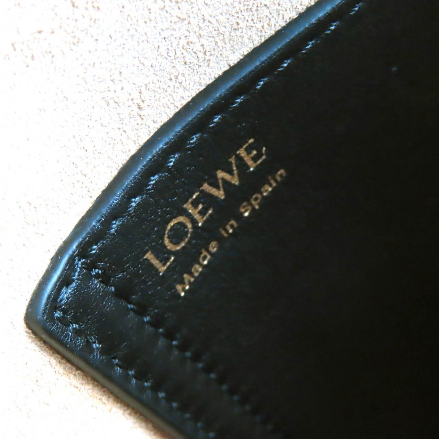 Loewe – Pebble Bucket Bag Mini 100% Authentic