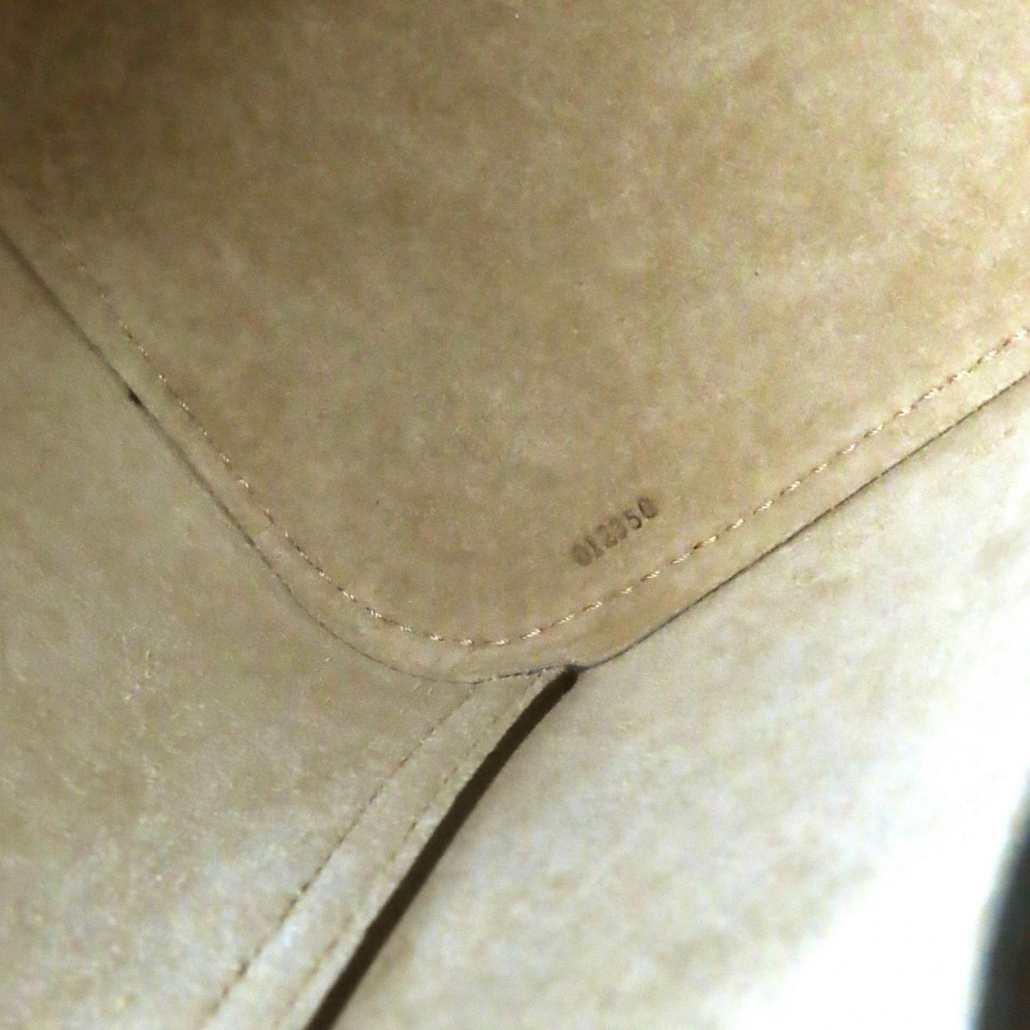 Loewe – Pebble Bucket Bag Mini 100% Authentic