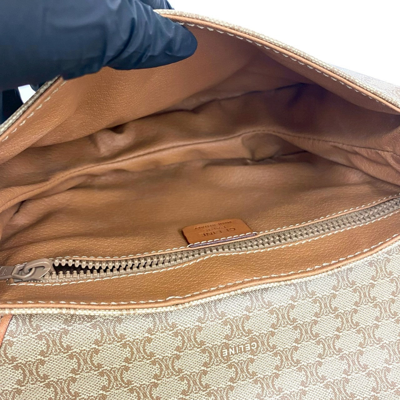 CELINE – Macadam Blazon Triomphe Logo Shoulder Bag – Beige Leather and pvc