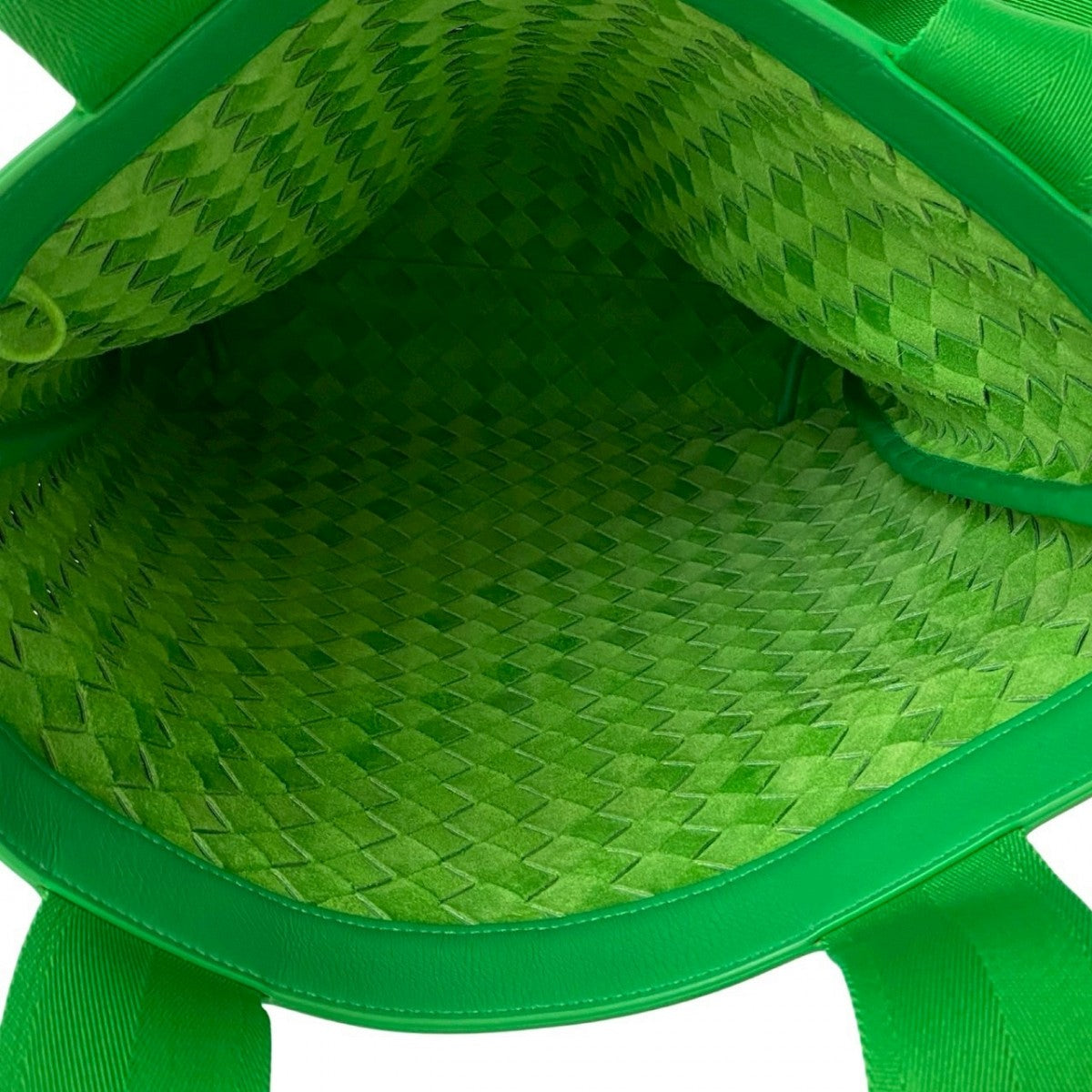 Bottega Veneta The Alcotote – Maxi Intrecciato – Green Leather – 2019 – 100% Authentic ✨Very good Pre-Owned with light wear Condition