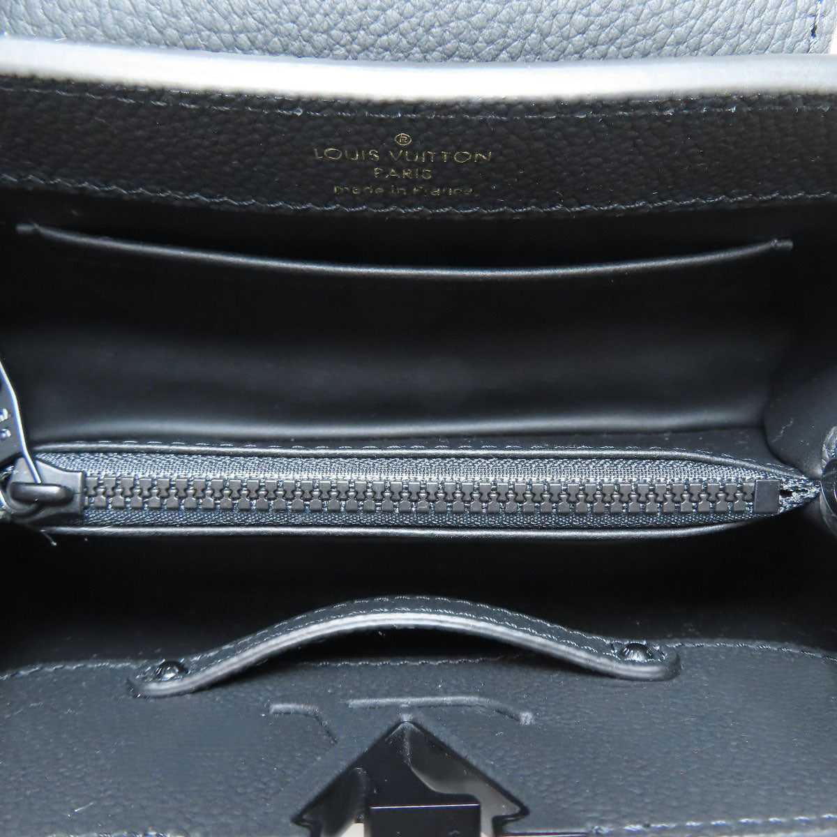 Louis Vuitton– Capucines EW (East-West silhouette )Mini Nicolas Ghesquière ✨2025 – 100% Authentic ✨Pre-Owned Almost Unused Condition~26% MSRP