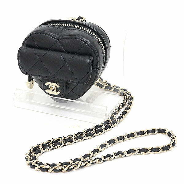 CHANEL Coin Case — Lambskin Black — Heart-shaped Chain Coin Case — Matellasé