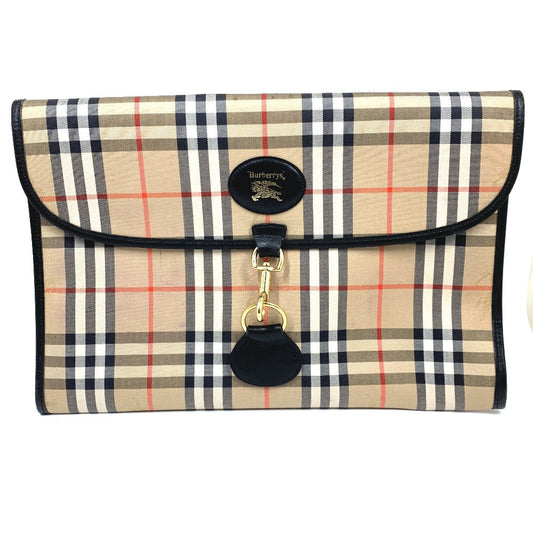 Burberry
Clutch logo 100% Authentic ✨Very Good Pre Owned Condition