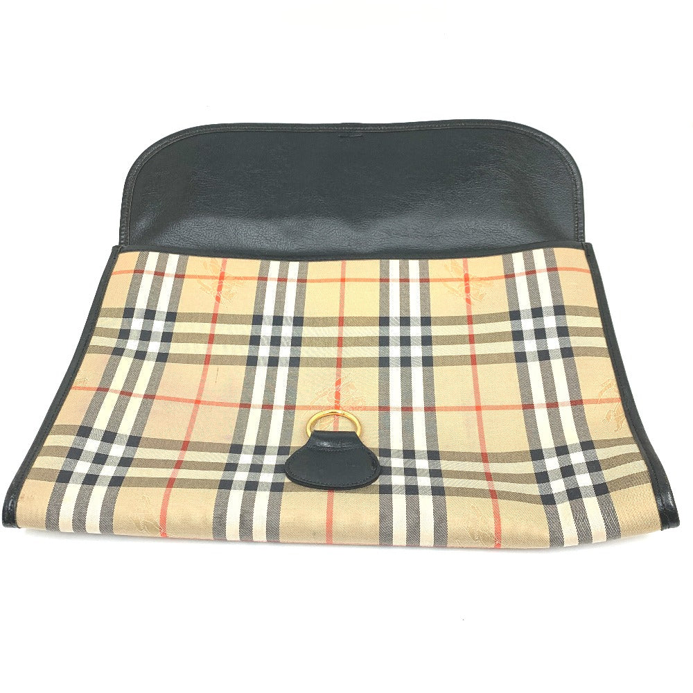 Burberry
Clutch logo 100% Authentic ✨Very Good Pre Owned Condition