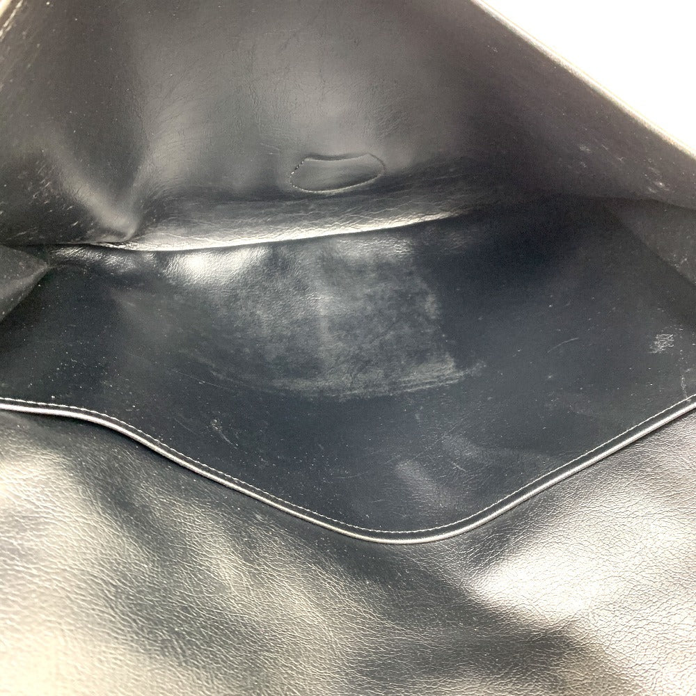 Burberry
Clutch logo 100% Authentic ✨Very Good Pre Owned Condition