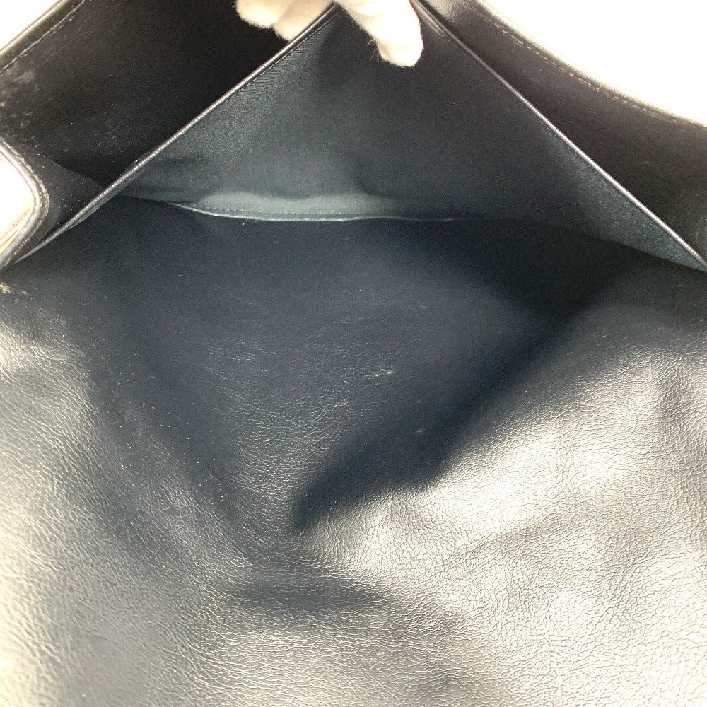 Burberry
Clutch logo 100% Authentic ✨Very Good Pre Owned Condition