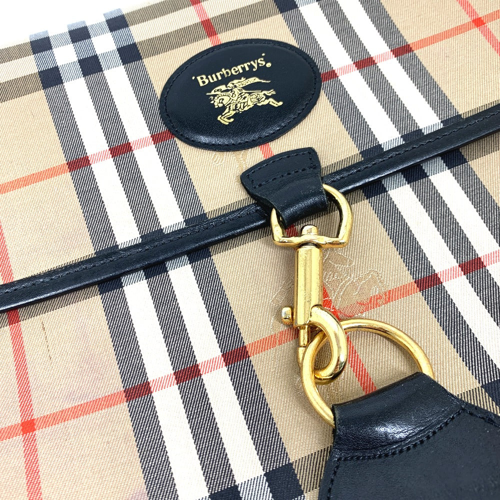 Burberry
Clutch logo 100% Authentic ✨Very Good Pre Owned Condition
