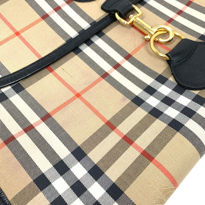 Burberry
Clutch logo 100% Authentic ✨Very Good Pre Owned Condition