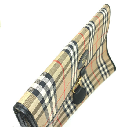 Burberry
Clutch logo 100% Authentic ✨Very Good Pre Owned Condition