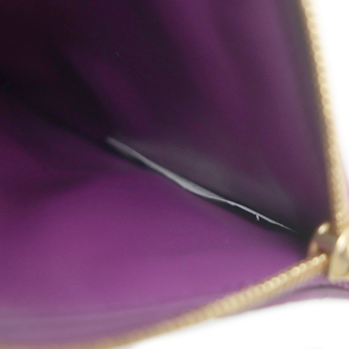 Bottega Veneta 00028928 Cassette Long Zipper Card Case – Purple Patent Leather by Daniel Lee, Circa 2020, Made in Italy - LLUXE.CA