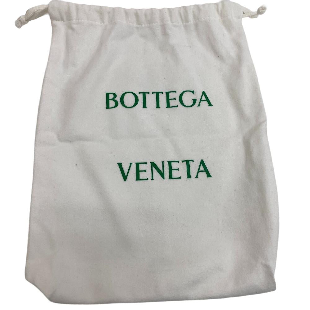 Bottega Veneta Cassette Bag Z0004822 in Pink Nappa Leather – Pre - Owned, 100% Authentic (Genuine), Made in Italy, Designed by Daniel Lee (Circa 2020) Item No. Z0004822 - LLUXE.CA