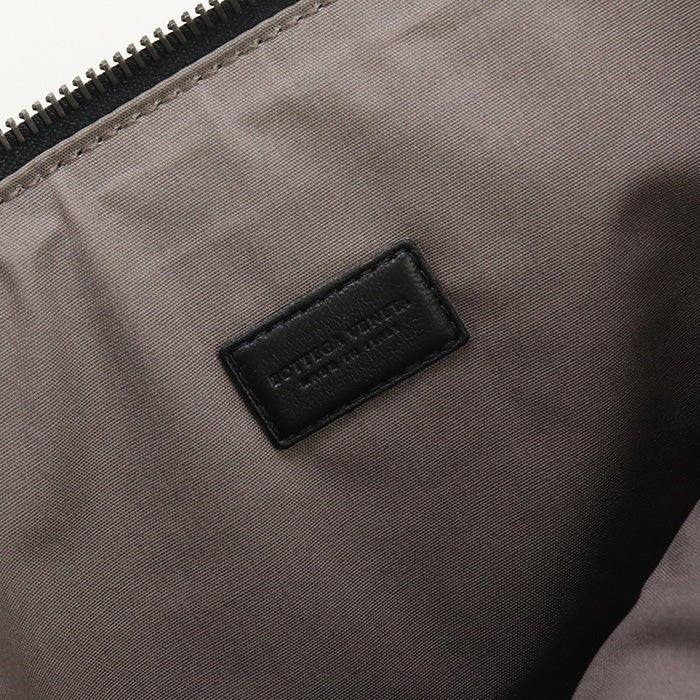 BOTTEGA VENETA – INTRECCIATO Clutch Bag – Black Leather – Tomas Maier – Circa 2016 – 100% Authentic Pre - Owned - LLUXE.CA
