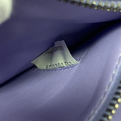 BOTTEGA VENETA – Maxi Intrecciato Cassette 2WAY Bag – Model No. Z0008901 – Designed by Daniel Lee – 2020s – 100% Authentic Pre - Owned - LLUXE.CA