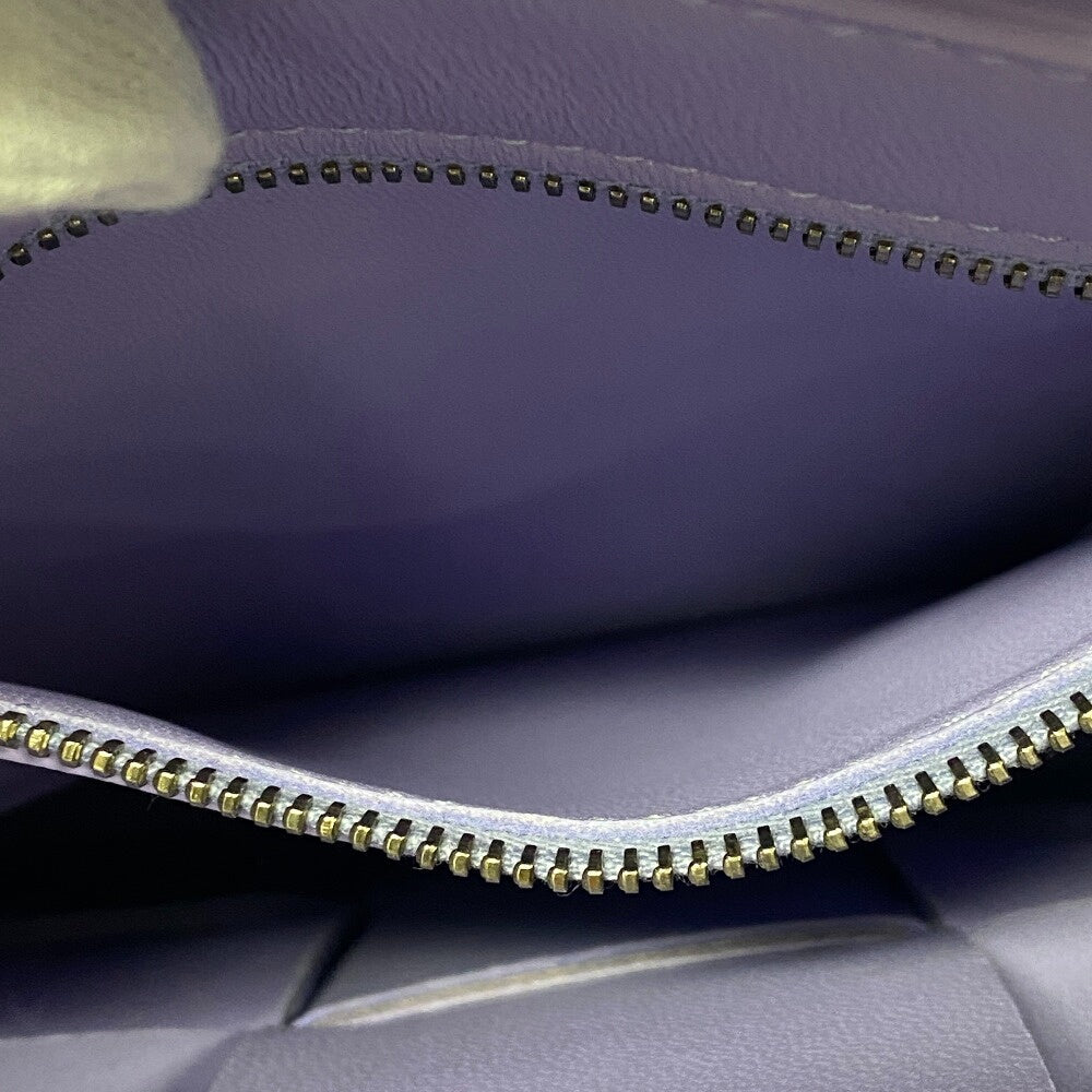BOTTEGA VENETA – Maxi Intrecciato Cassette 2WAY Bag – Model No. Z0008901 – Designed by Daniel Lee – 2020s – 100% Authentic Pre - Owned - LLUXE.CA
