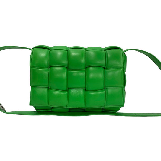 Bottega Veneta Padded Cassette Bag in Green Leather, 2021, Designed by Daniel Lee, Made in Italy – 100% Authentic Pre - Owned Item No. 6sbe - wz397620 - LLUXE.CA
