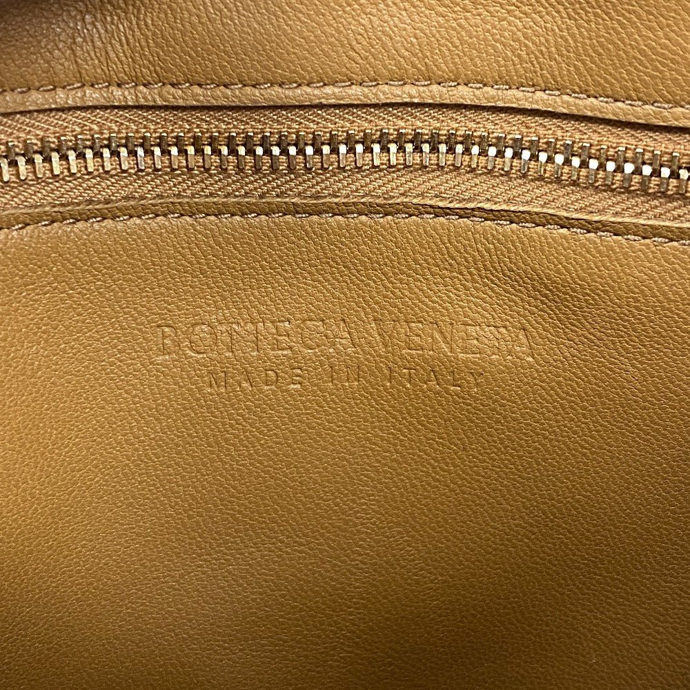 Bottega Veneta Padded Cassette Maxi Intrecciato item No. Z0009509 in Caramel Leather – Designed by Daniel Lee, 2019 Collection, Made in Italy – Pre - Owned, 100% Authentic (Genuine) - LLUXE.CA