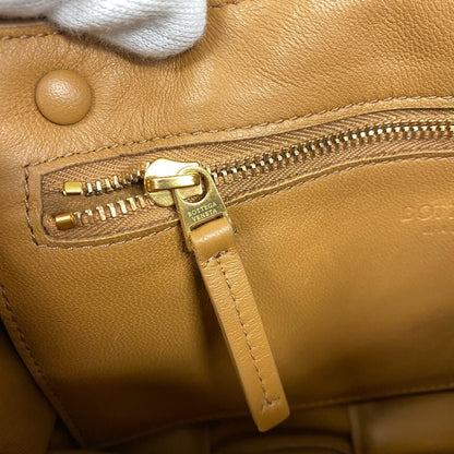 Bottega Veneta Padded Cassette Maxi Intrecciato item No. Z0009509 in Caramel Leather – Designed by Daniel Lee, 2019 Collection, Made in Italy – Pre - Owned, 100% Authentic (Genuine) - LLUXE.CA