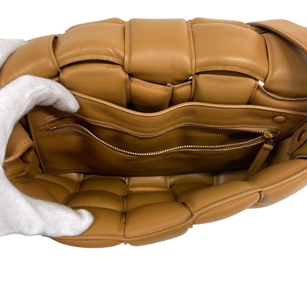 Bottega Veneta Padded Cassette Maxi Intrecciato item No. Z0009509 in Caramel Leather – Designed by Daniel Lee, 2019 Collection, Made in Italy – Pre - Owned, 100% Authentic (Genuine) - LLUXE.CA