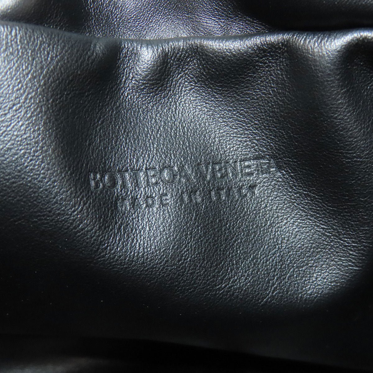Bottega Veneta Vintage 75708019 Drawstring Bag Calfskin Black | Tomas Maier Era circa 2015 | 100% Authentic Pre - Owned Made in Italy - LLUXE.CA