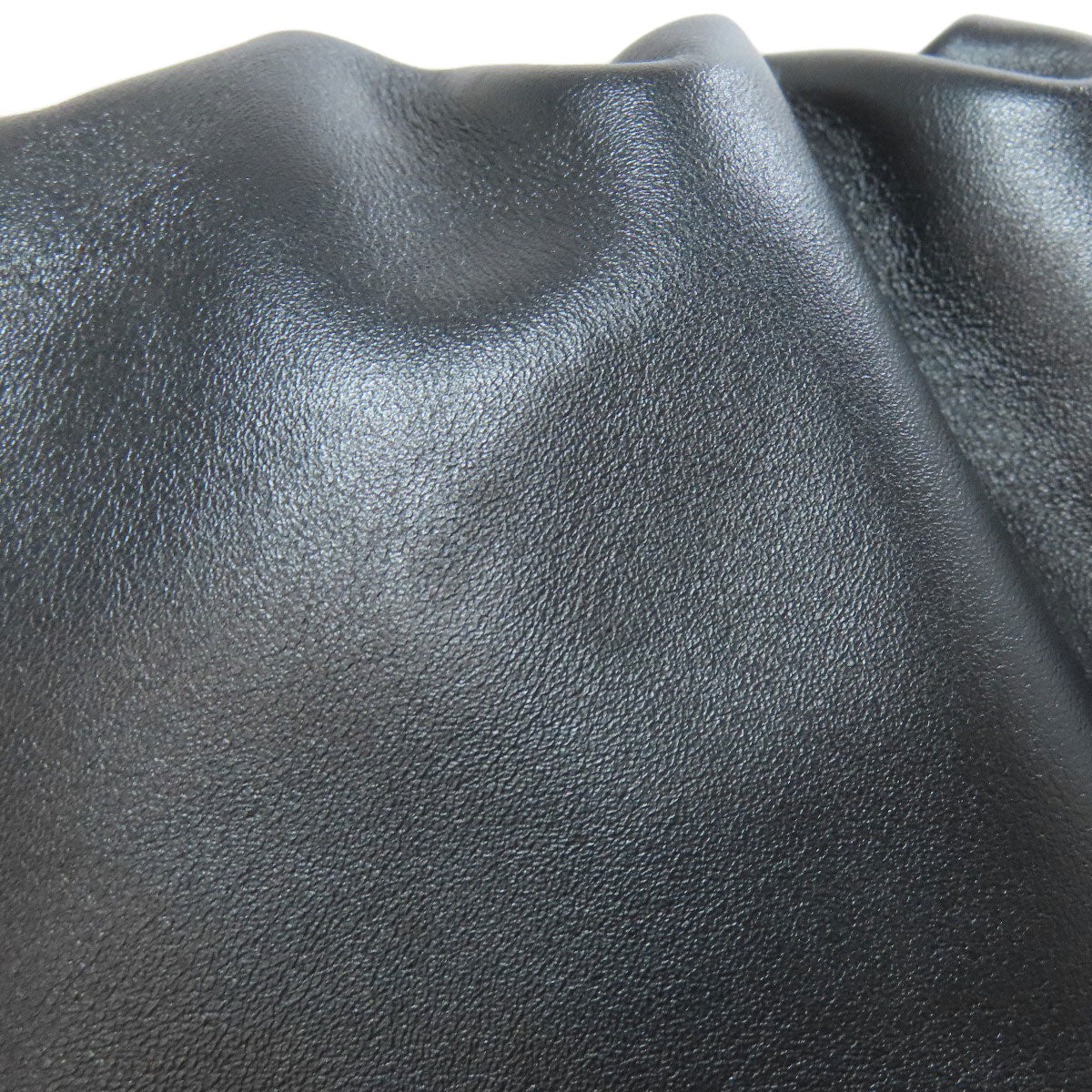 Bottega Veneta Vintage 75708019 Drawstring Bag Calfskin Black | Tomas Maier Era circa 2015 | 100% Authentic Pre - Owned Made in Italy - LLUXE.CA