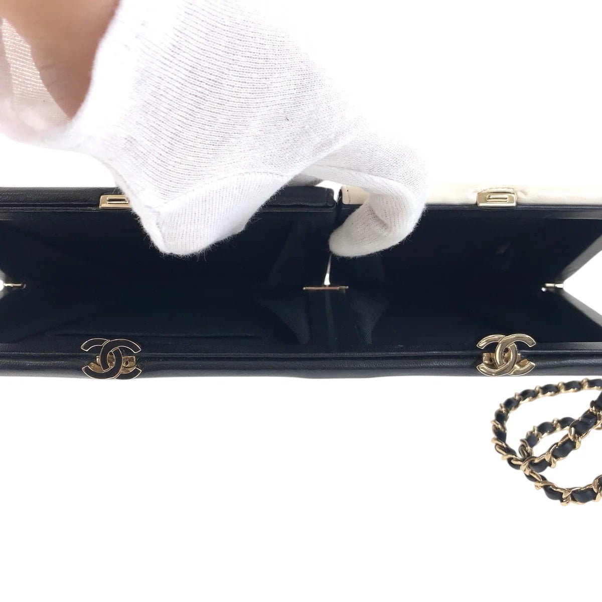 CHANEL – Clutch Bag / Business Bag – COCO Mark – Karl Lagerfeld – Circa 2018 – 100% Authentic Pre - Owned ItemNo.503964 - LLUXE.CA