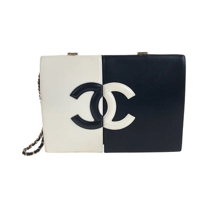 CHANEL – Clutch Bag / Business Bag – COCO Mark – Karl Lagerfeld – Circa 2018 – 100% Authentic Pre - Owned ItemNo.503964 - LLUXE.CA