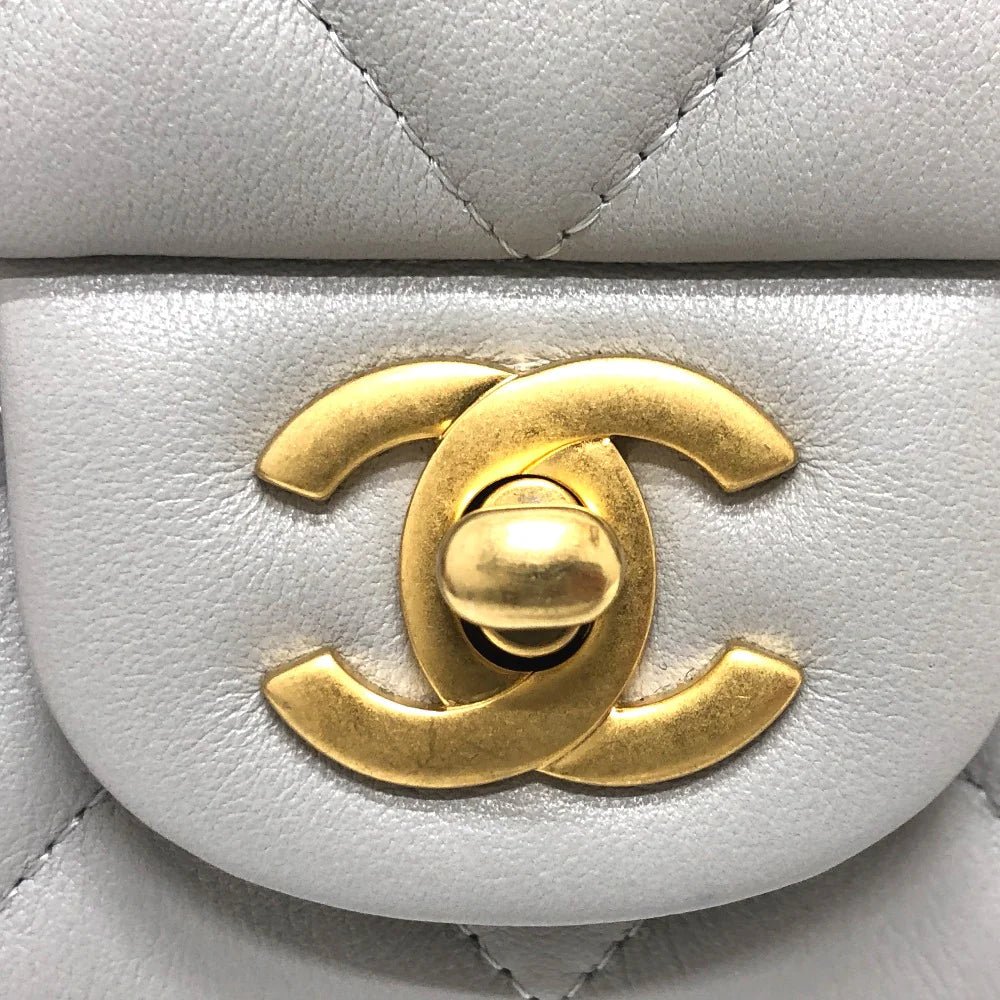 CHANEL – Shoulder Bag – Matrasse – Karl Lagerfeld – 2018 – 100% Authentic Pre - Owned Item No.: 3823 - 23389 - 1 - LLUXE.CA