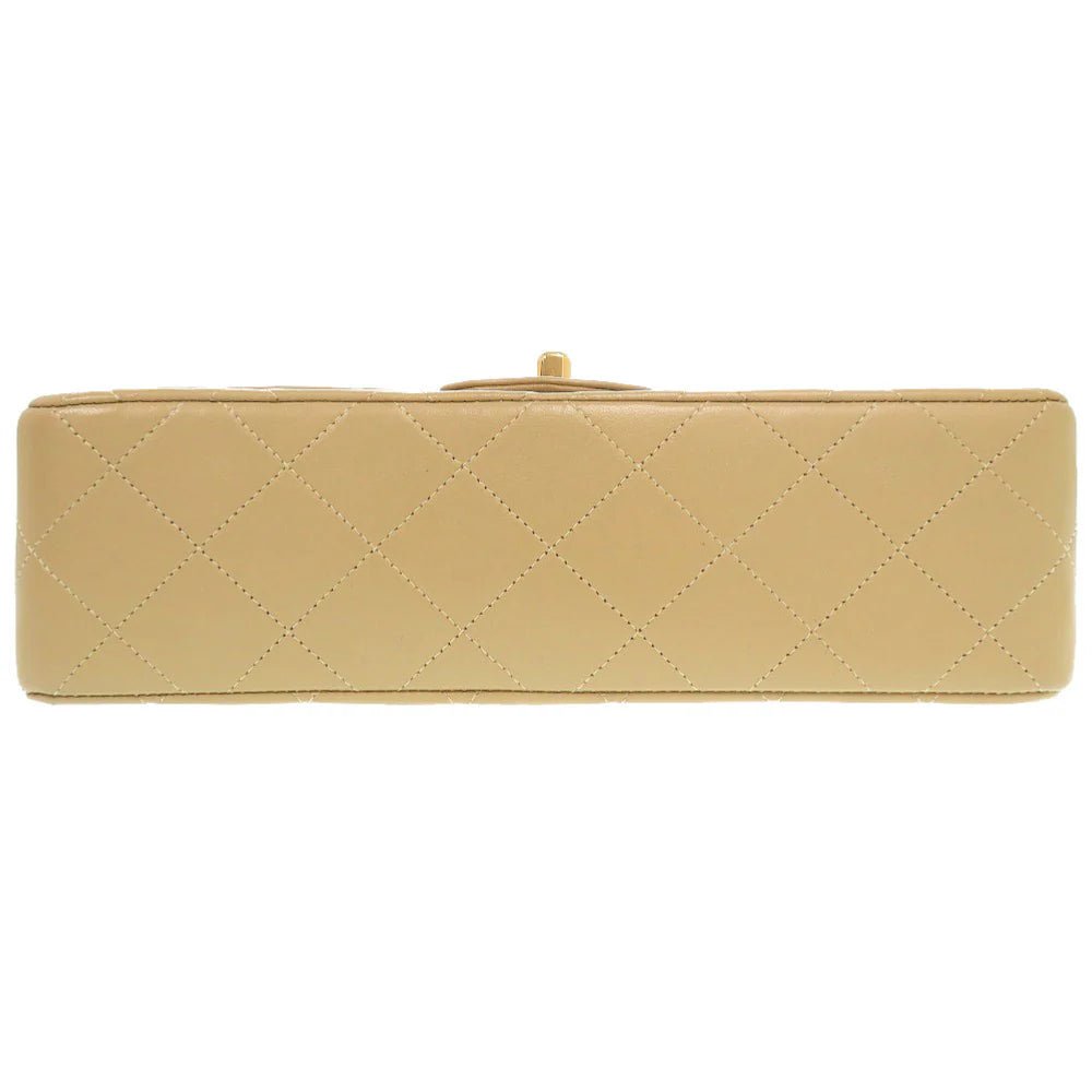 CHANEL – Shoulder Bag – Model No. A01113 – Karl Lagerfeld – 1991 – 100% Authentic Pre - Owned Matelassé 23 Double Flap in Beige Lambskin with COCO Mark Item No. 6G1605L6A3 - LLUXE.CA