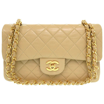 CHANEL – Shoulder Bag – Model No. A01113 – Karl Lagerfeld – 1991 – 100% Authentic Pre - Owned Matelassé 23 Double Flap in Beige Lambskin with COCO Mark Item No. 6G1605L6A3 - LLUXE.CA