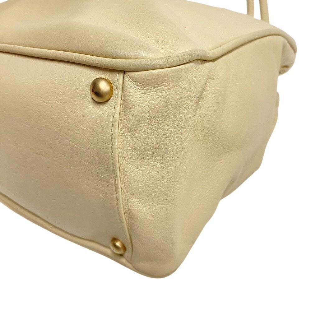 Chanel Z0012919 Vintage Camellia (Year: 2000) – Rare & Collectible – Pre - Owned, 100% Authentic (Genuine) - LLUXE.CA