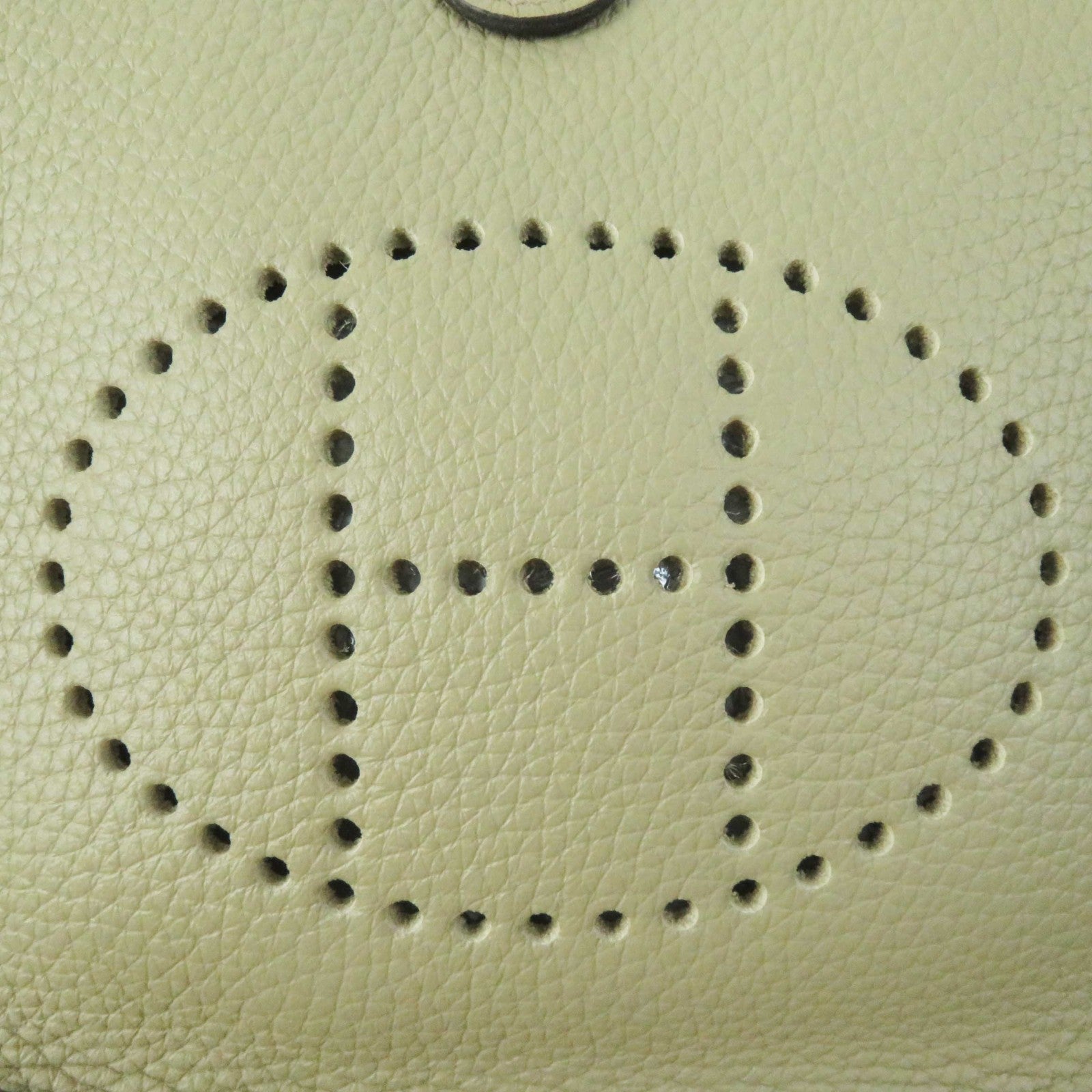 HERMÈS 00020777 Evelyne TPM Taurillon Clémence Leather – Pre - Owned, 100% Authentic Alpha (2020) – The Evelyne TPM’s compact, hands - free design is in high demand, aligning with today’s mini bag trend. Despite being pre - owned, it retains strong value - LLUXE.CA