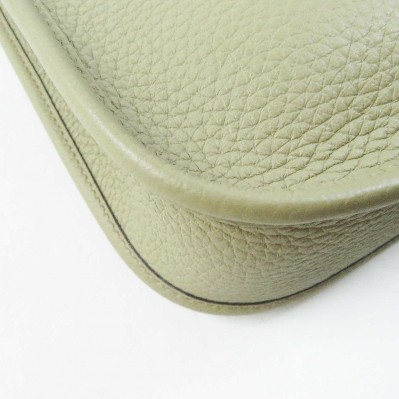 HERMÈS 00020777 Evelyne TPM Taurillon Clémence Leather – Pre - Owned, 100% Authentic Alpha (2020) – The Evelyne TPM’s compact, hands - free design is in high demand, aligning with today’s mini bag trend. Despite being pre - owned, it retains strong value - LLUXE.CA