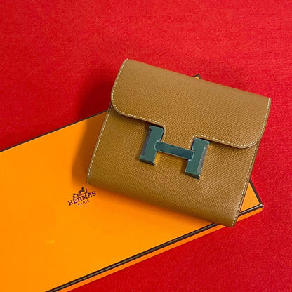 HERMÈS 500A2181378 Constance Compact Wallet in Brown Epsom Leather with Metal H Logo – Pre - Owned, 100% Authentic (Genuine) - LLUXE.CA