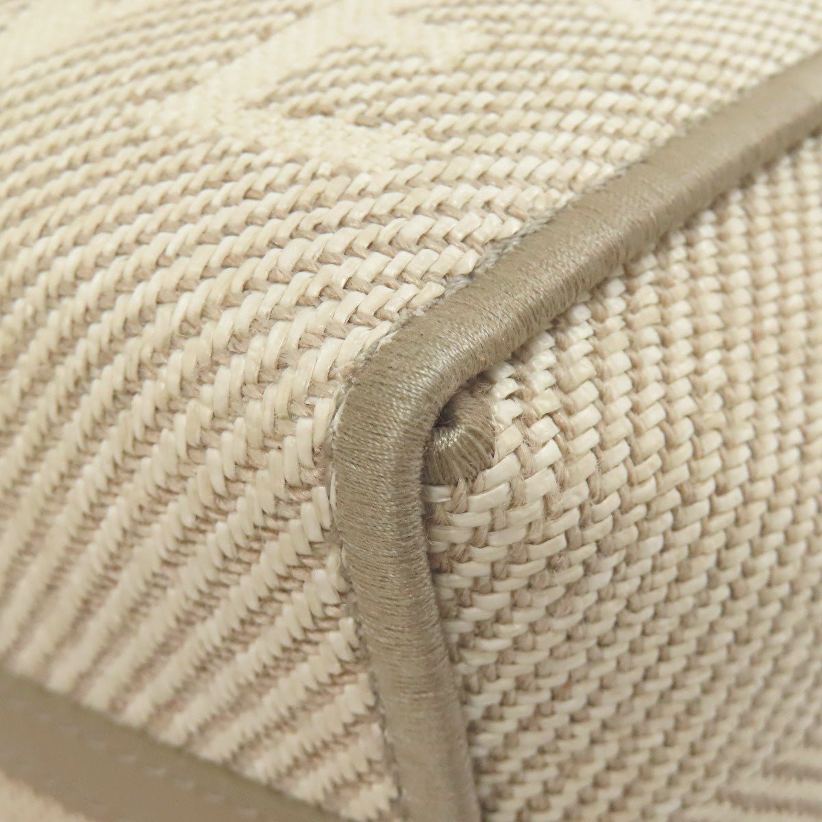 LOEWE – Font Tote Small – Item No. 75623002 – Jonathan Anderson – 2023 – Raffia, Jacquard Canvas – 100% Authentic Pre - Owned Item No. 75623002 - LLUXE.CA