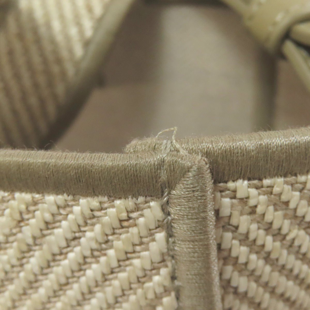 LOEWE – Font Tote Small – Item No. 75623002 – Jonathan Anderson – 2023 – Raffia, Jacquard Canvas – 100% Authentic Pre - Owned Item No. 75623002 - LLUXE.CA